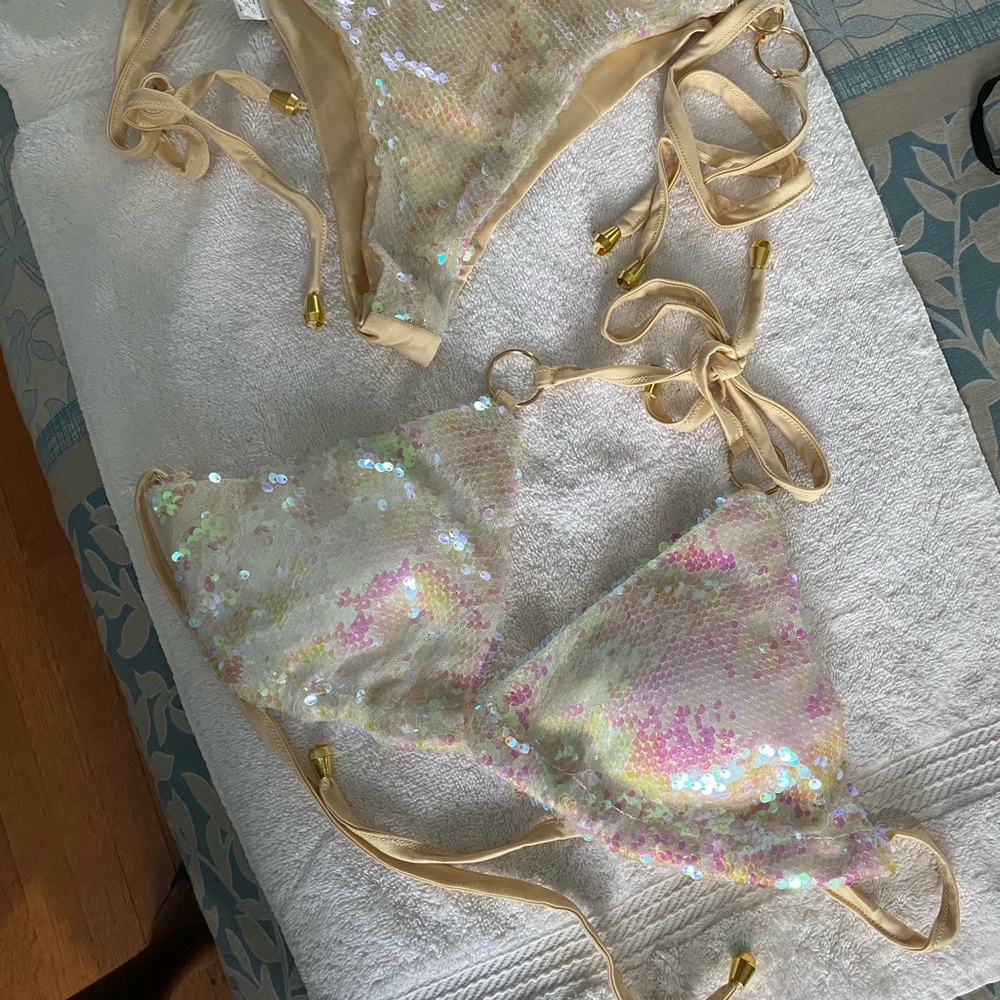 2-piece bathing suit